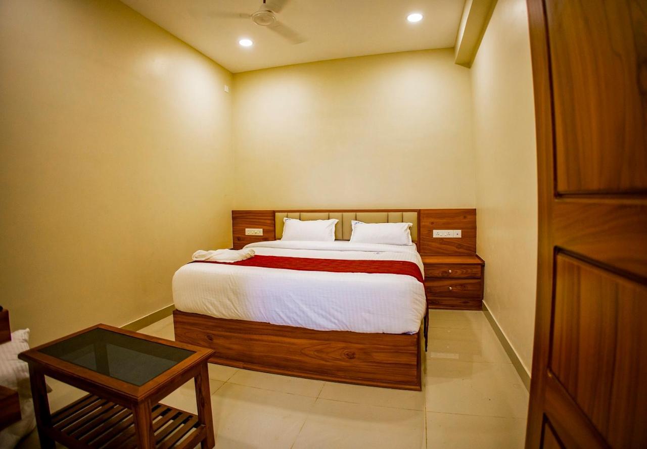 Kkm International Hotel Kuzhittura ภายนอก รูปภาพ