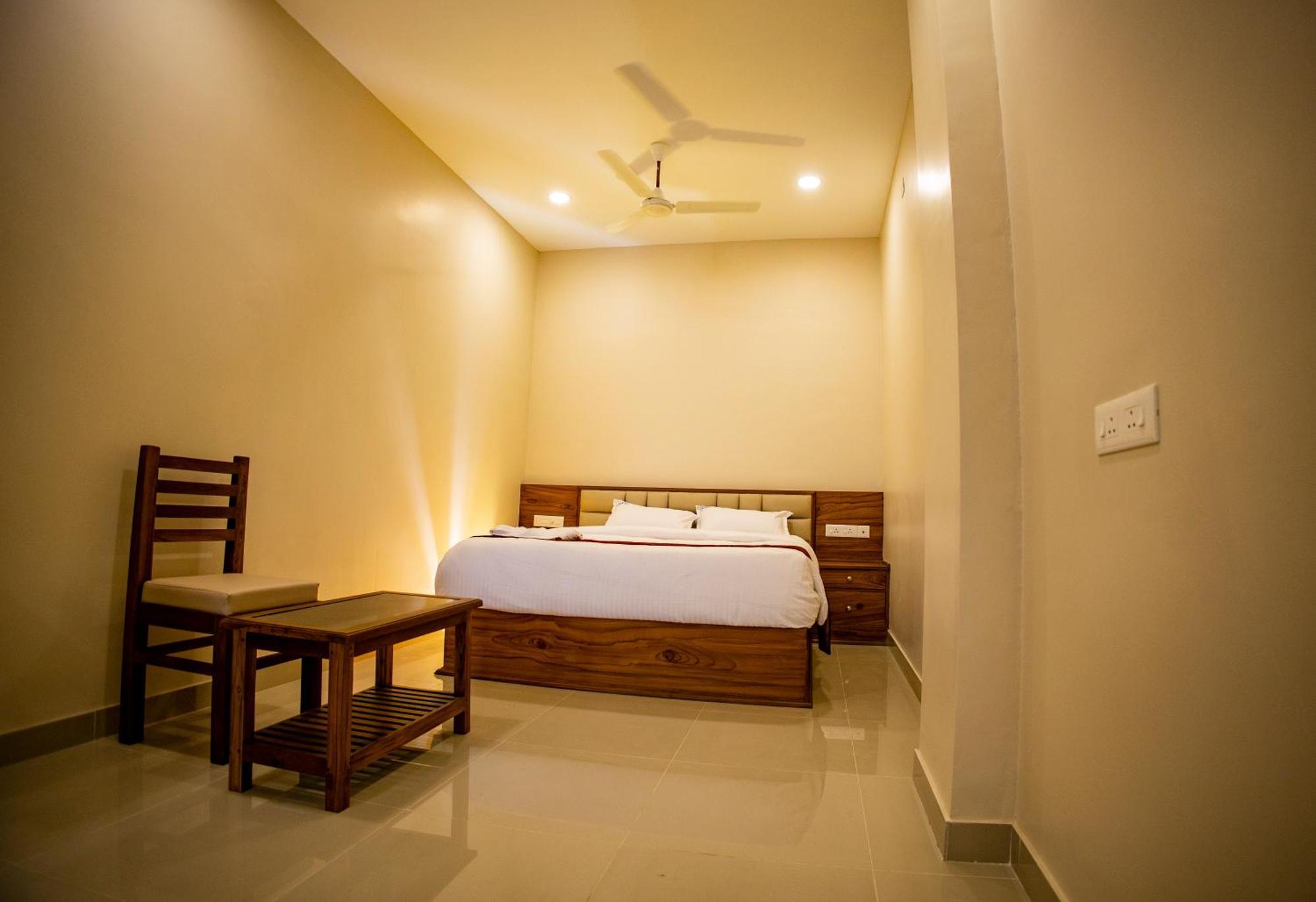 Kkm International Hotel Kuzhittura ภายนอก รูปภาพ
