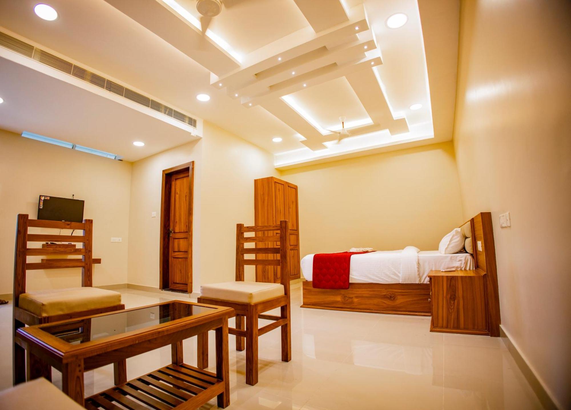 Kkm International Hotel Kuzhittura ภายนอก รูปภาพ